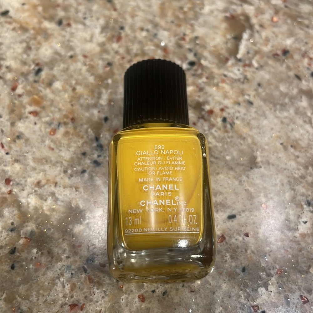 NEW CHANEL LE VERNIS Nail Polish - Picture 7 of 8